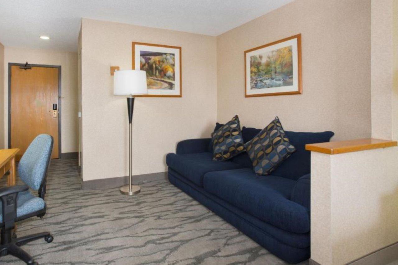 Baymont By Wyndham Thornton Otel Dış mekan fotoğraf