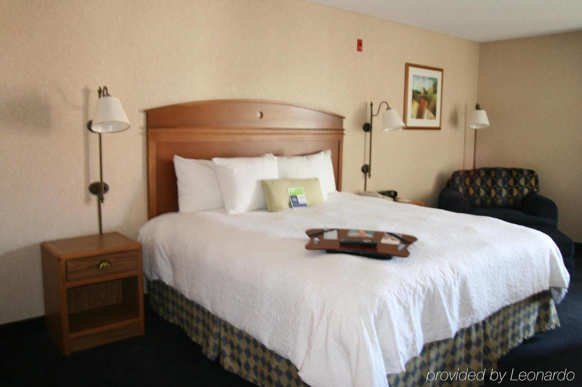 Baymont By Wyndham Thornton Otel Oda fotoğraf