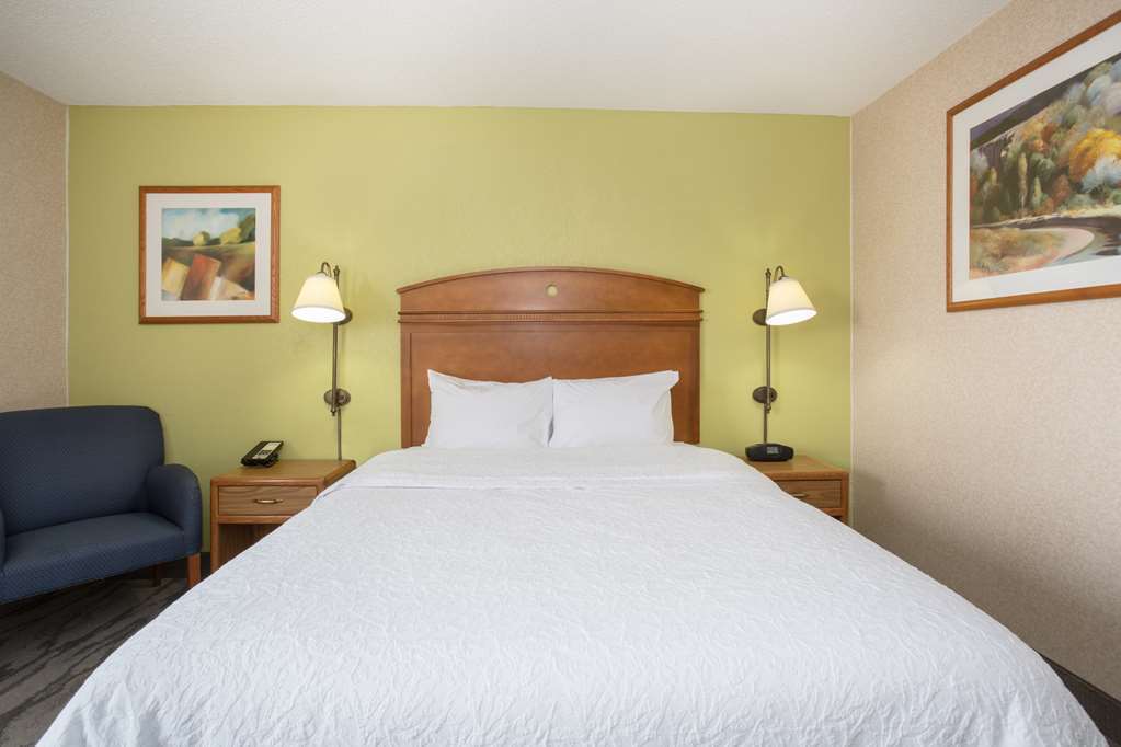 Baymont By Wyndham Thornton Otel Oda fotoğraf