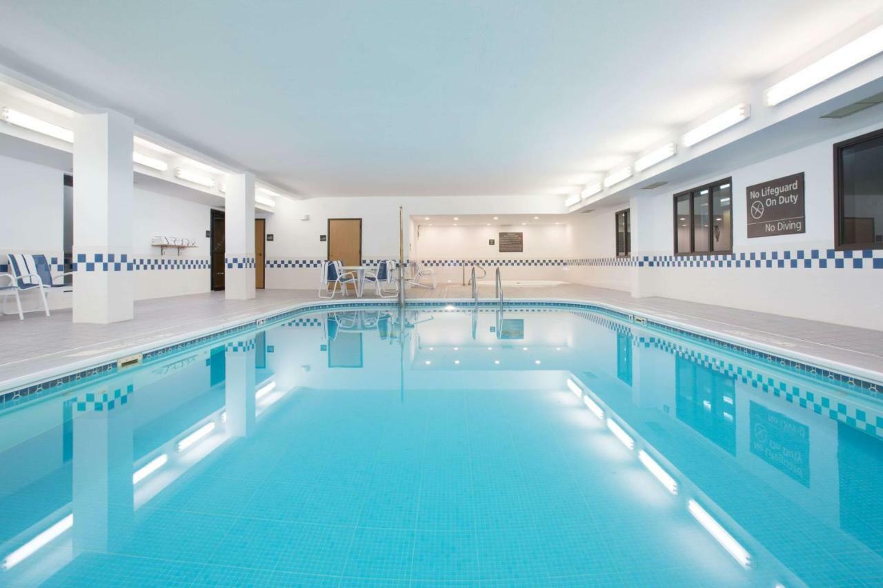 Baymont By Wyndham Thornton Otel Dış mekan fotoğraf