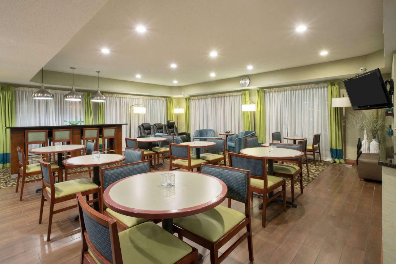 Baymont By Wyndham Thornton Otel Dış mekan fotoğraf